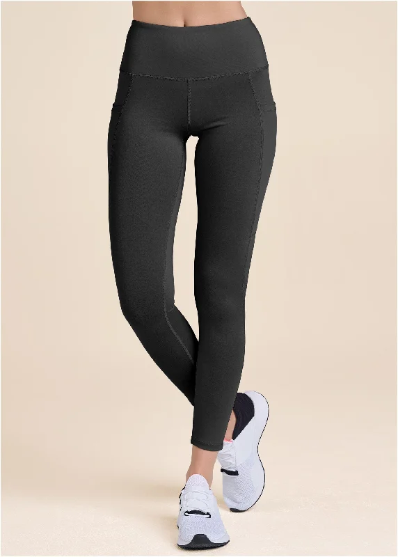 High-Rise 7/8 Pocket Leggings - Black