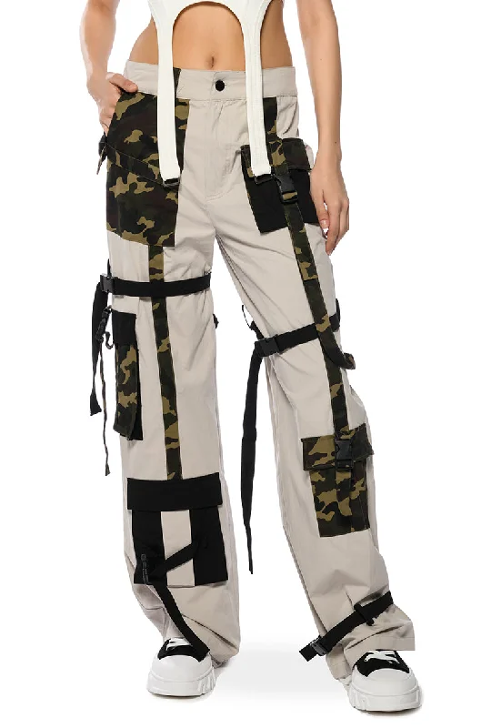 YOU WORK FOR ME CAMO DETAILED CARGO PANT